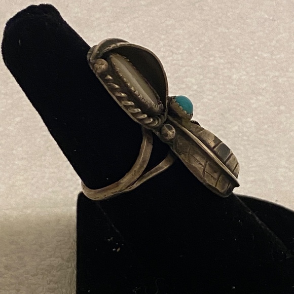 Old Pawn Mother of Pearl and Turquoise Ring - Picture 2 of 13